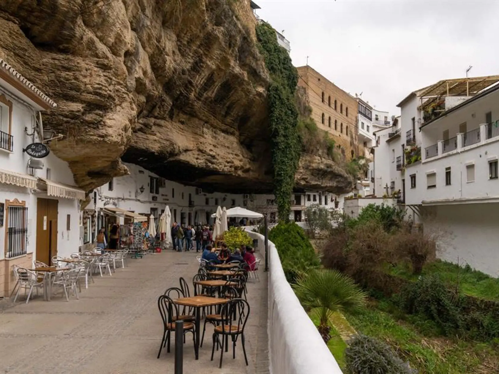 Setenil de las Bodegas, Andalúzia.