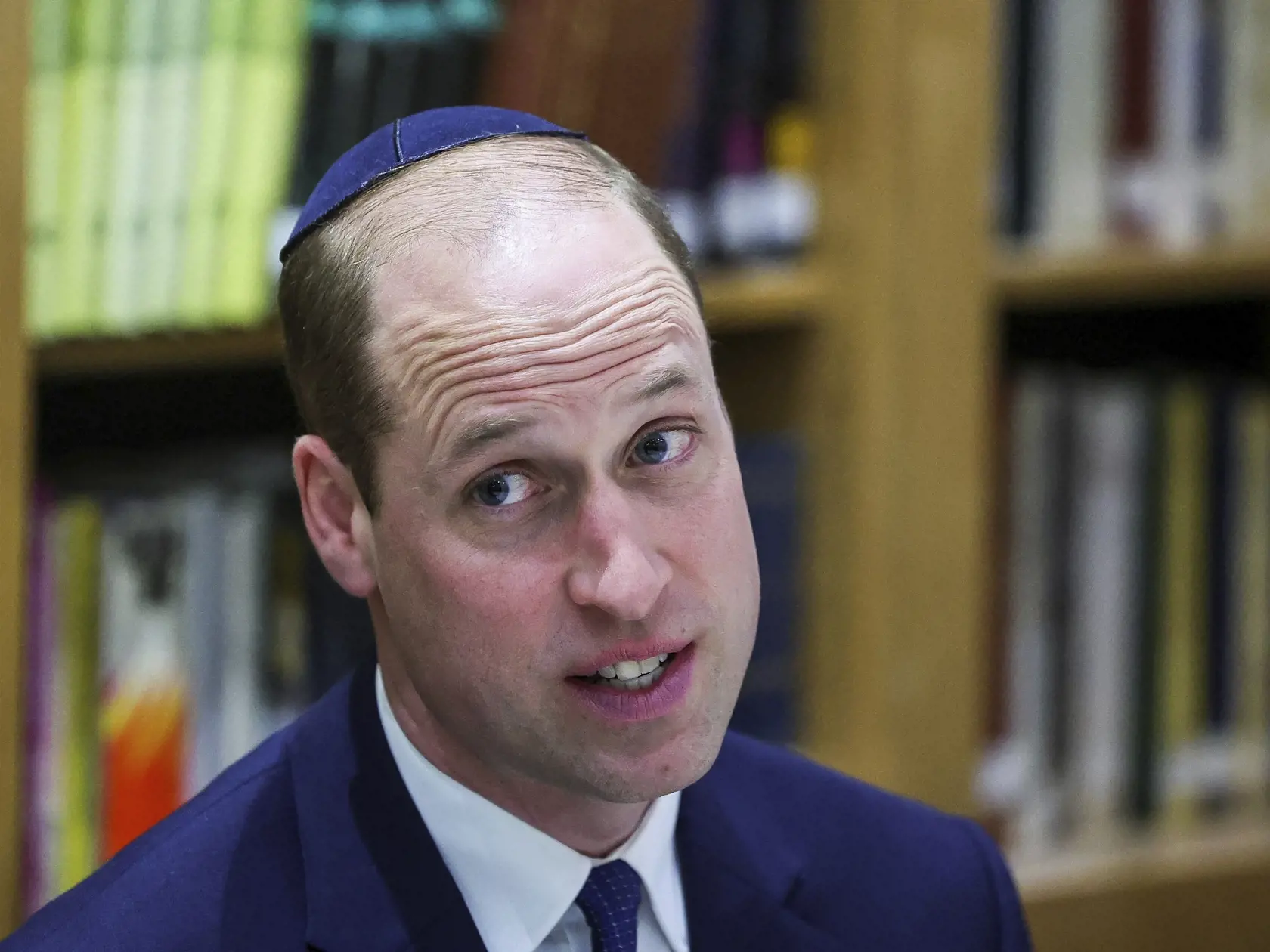 JB 5 Londýn - Britský princ William sa pozerá počas  jeho návštevy v synagóge Western Marble Arch v Londýne 29. februára 2024. FOTO TASR/AP

Britain's Prince William looks on as he visits the Western Marble Arch Synagogue, in London, Britain, Feb. 29, 2024. (Toby Melville/Pool photo via AP)
