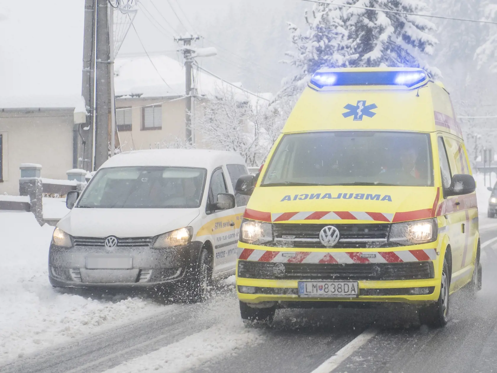 Vodiči, ktorí jazdia s kamiónom alebo rozvážajú bagety, sú vysielaní aj k ťažkým úrazom ako záchranári.