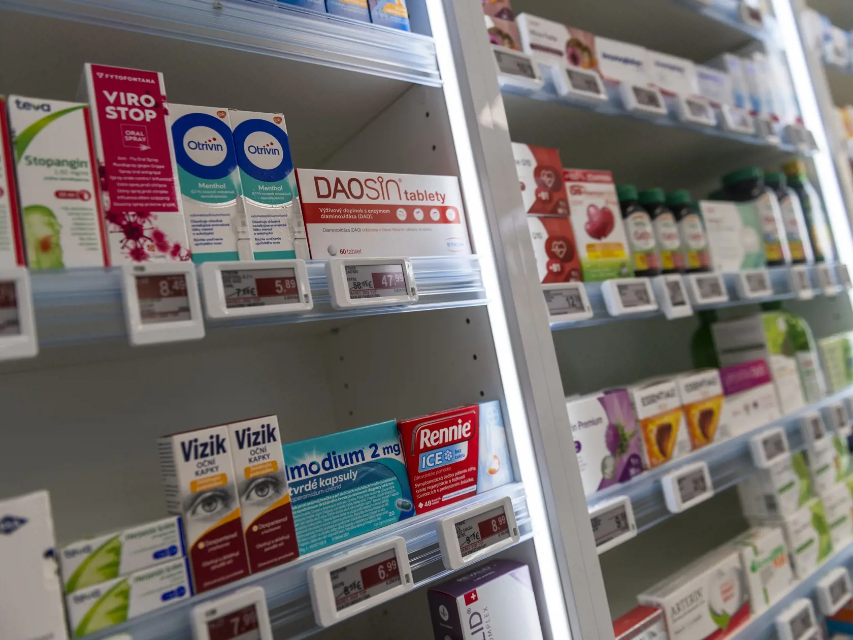 Na snímke nemocničná lekáreň počas otvorenia novej Nemocnice Bory v Bratislave vo štvrtok 30. marca 2023. Prvé pracoviská uvedie do prevádzky v pondelok (3. 4.). Pôjde o špecializované nemocničné ambulancie, rádiologické oddelenie a pracovisko radiačnej onkológie. Plnohodnotne by mala nemocnica fungovať na jeseň tohto roka.  Pred spustením do prevádzky ponúka nemocnica verejnosti deň otvorených dverí. Záujemcovia si ju budú môcť prehliadnuť v sobotu 1. apríla od 9.00 do 18.00 h. FOTO TASR - Jaro