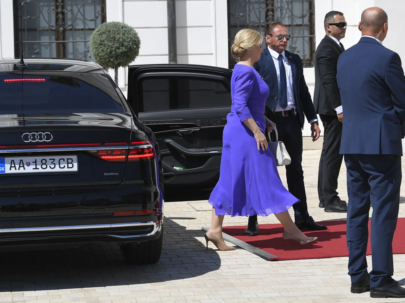 Na snímke bývalá prezidentka Zuzana Čaputová prichádza do Prezidentského paláca pred jeho symbolickým odovzdaním novému prezidentovi SR Petrovi Pellegrinimu 15. júna 2024 v Bratislave. FOTO TASR - Michal Svítok 