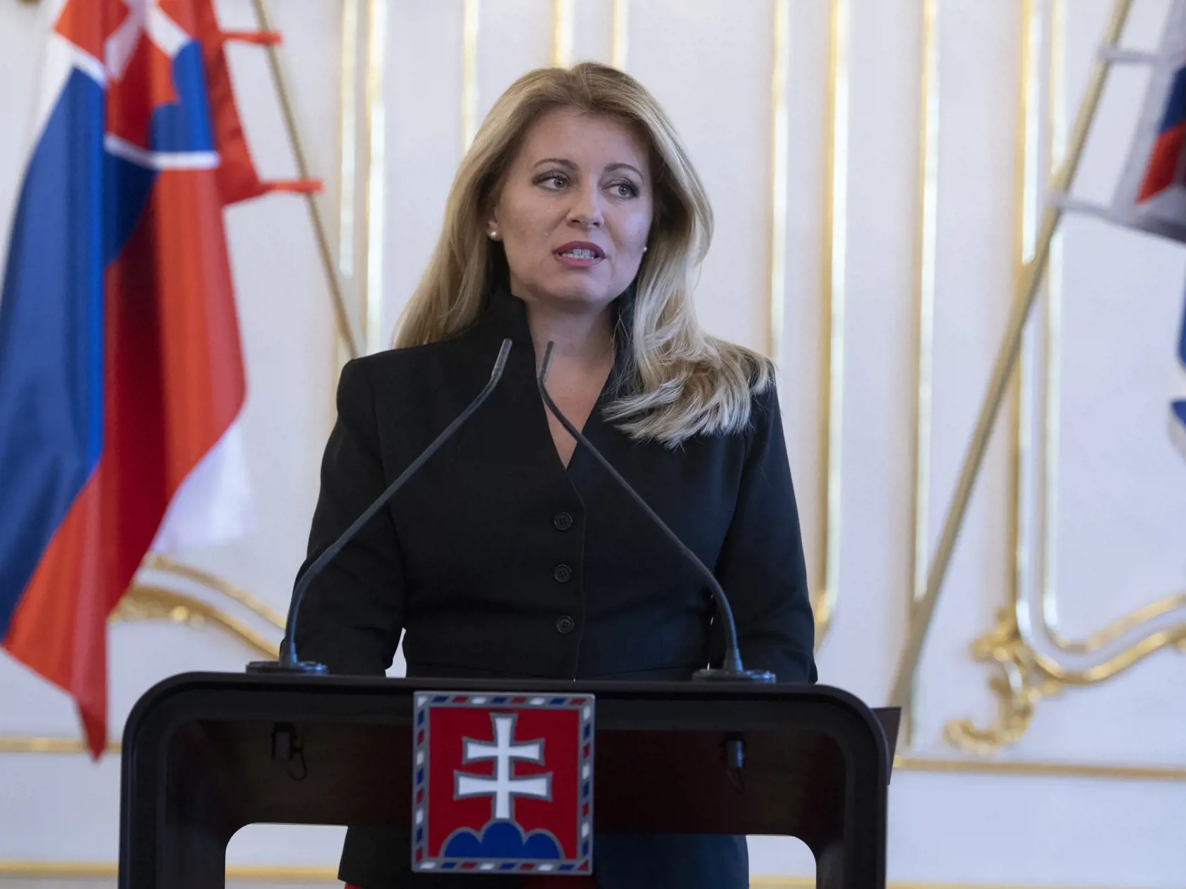 Prezidentka Zuzana Čaputová (na snímke) iformuje médiá o tom, že navrhla premiérovi Petrovi Pellegrinimu (Smer-SD), aby sa pre Istanbulský dohovor vláda obrátila na Ústavný súd (ÚS) SR, ak má pochybnosti o tom, či patrí do právneho a hodnotového prostredia Slovenska. V Bratislave 10. februára 2020. FOTO TASR - Pavel Neubauer
 


