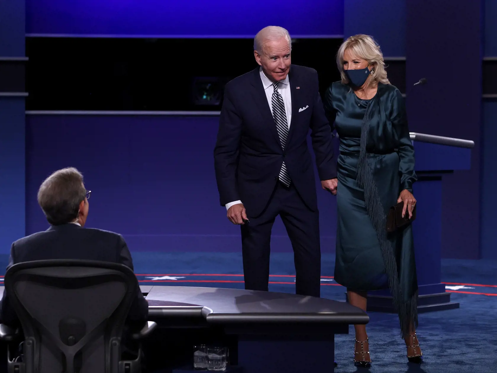 Joe Biden sa ukázal na pódiu so svojou manželkou.