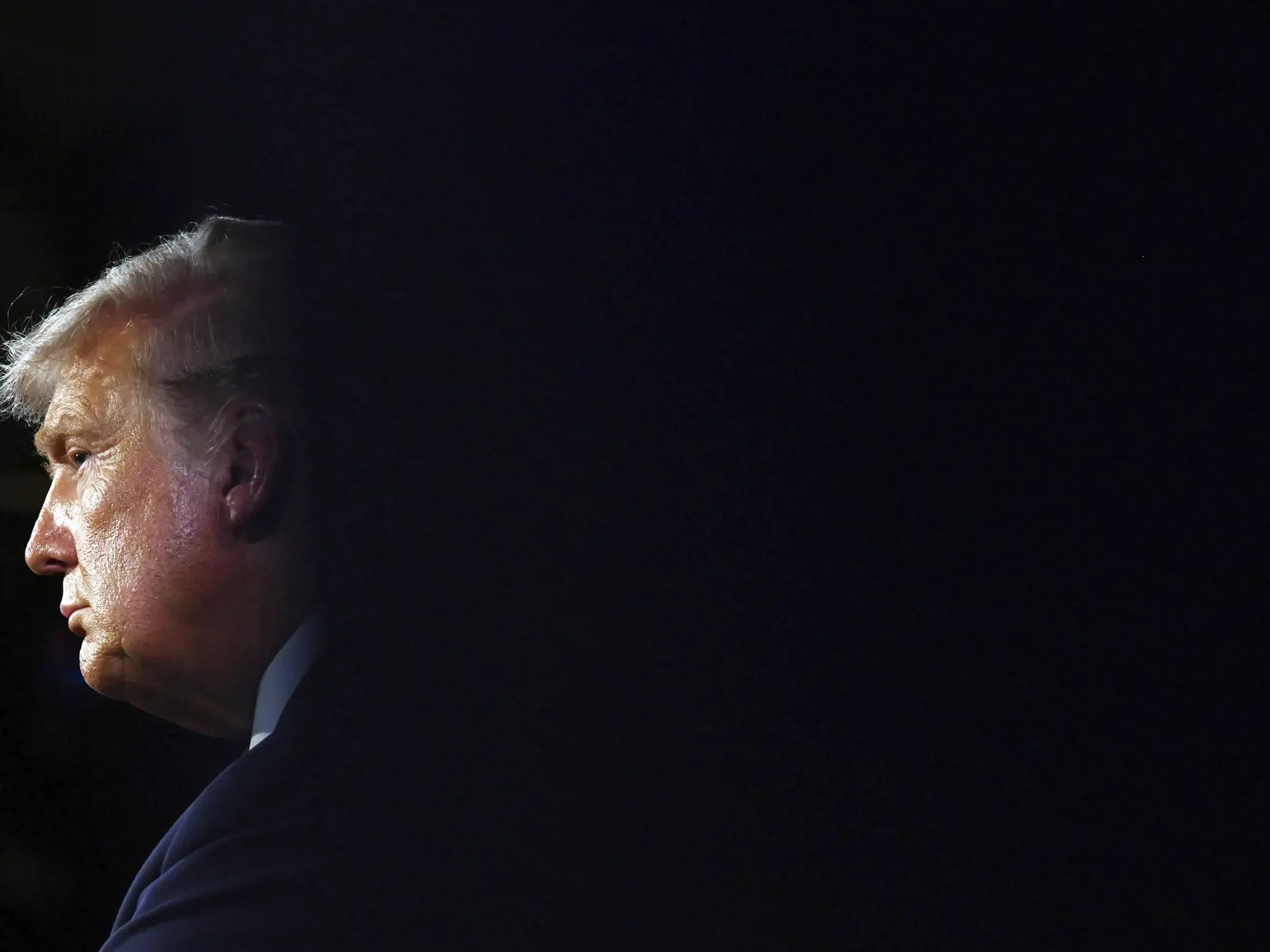 KK8 Cleveland - Americký prezident Donald Trump počas prvej prezidentskej debaty 29. septembra 2020 v Clevelande. FOTO TASR/AP
President Donald Trump speaks during the first presidential debate with Democratic presidential candidate former Vice President Joe Biden Tuesday, Sept. 29, 2020, at Case Western University and Cleveland Clinic, in Cleveland. (Olivier Douliery/Pool vi AP)