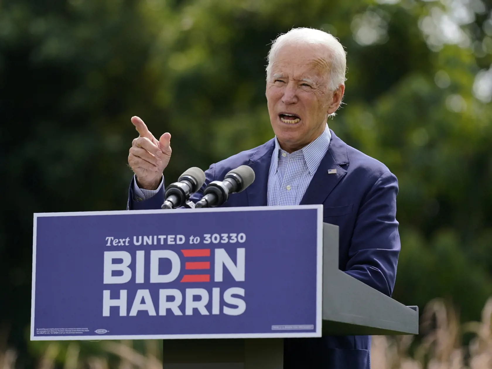 WA 43 Wilmington - Demokratický kandidát na post prezidenta USA Joe Biden reční o klimatickej zmene  lesných požiaroch, ktoré sužujú západ Spojených štátov v pondelok 14. septembra 2020. FOTO TASR/AP   

Democratic presidential candidate and former Vice President Joe Biden speaks about climate change and wildfires affecting western states, Monday, Sept. 14, 2020, in Wilmington, Del. (AP Photo/Patrick Semansky)