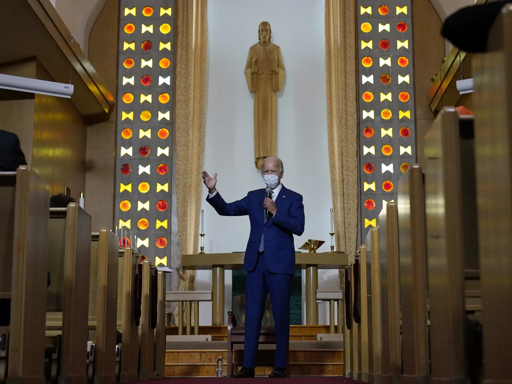 EBE 4 Kenosha - Prezidentský kandidát amerických demokratov Joe Biden navštívil vo štvrtok mesto Kenosha v štáte Wisconsin, ktoré v uplynulých týždňoch zažilo vlnu protestov proti policajnému násiliu a rasizmu. Na snímke Joe Biden reční v kostole Grace Lutheran Church v meste Konosha 3. septembra 2020. FOTO TASR/AP
Democratic presidential candidate former Vice President Joe Biden speaks as he meets with members of the community at Grace Lutheran Church in Kenosha, Wis., Thursday, Sept. 3, 2020. 
