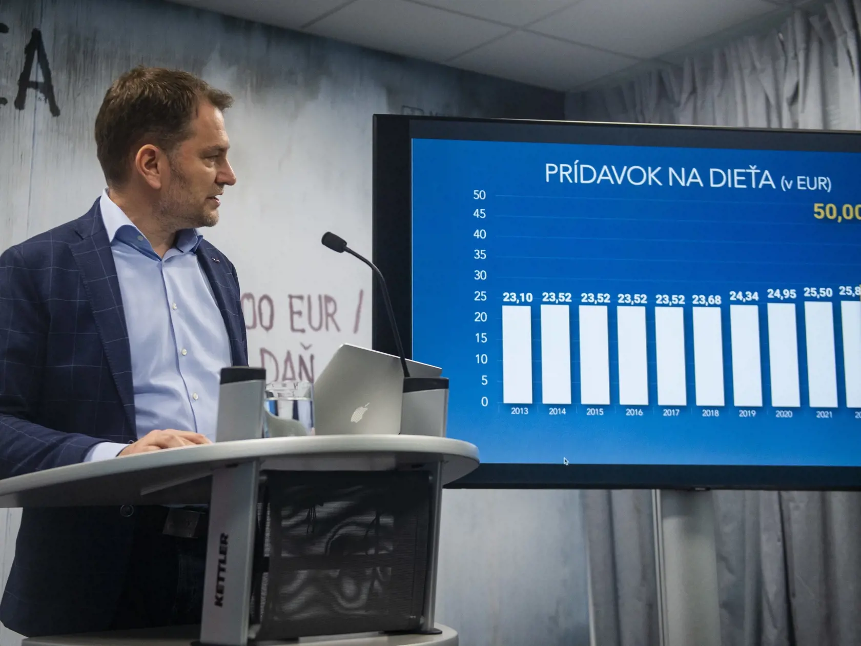 Na snímke minister financií SR Igor Matovič (OĽaNO) počas tlačovej konferencie na tému Pomoc rodinám 16. mája 2022 v Bratislave.