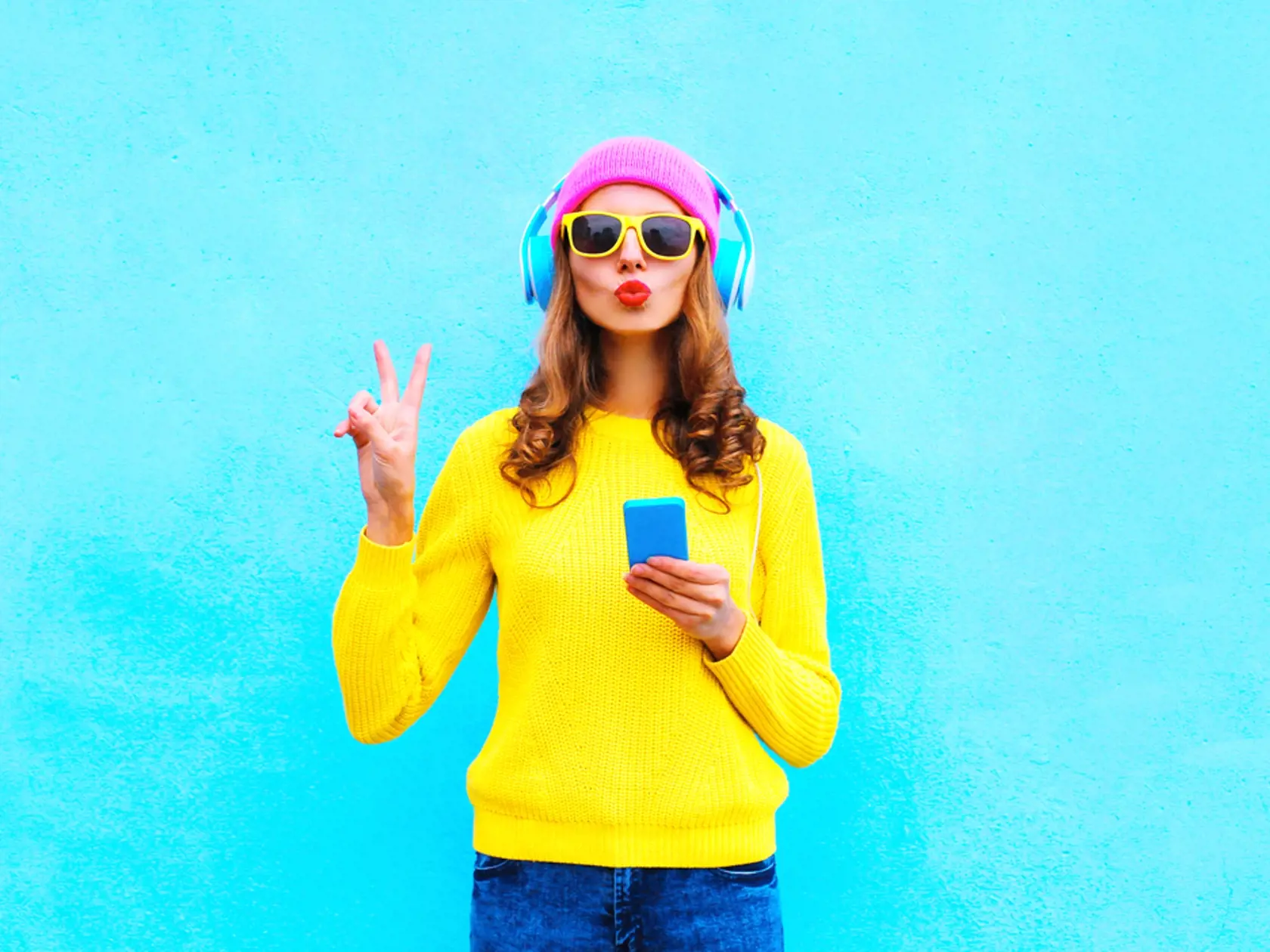 Fashion,Pretty,Sweet,Carefree,Woman,Listening,Music,In,Headphones,With