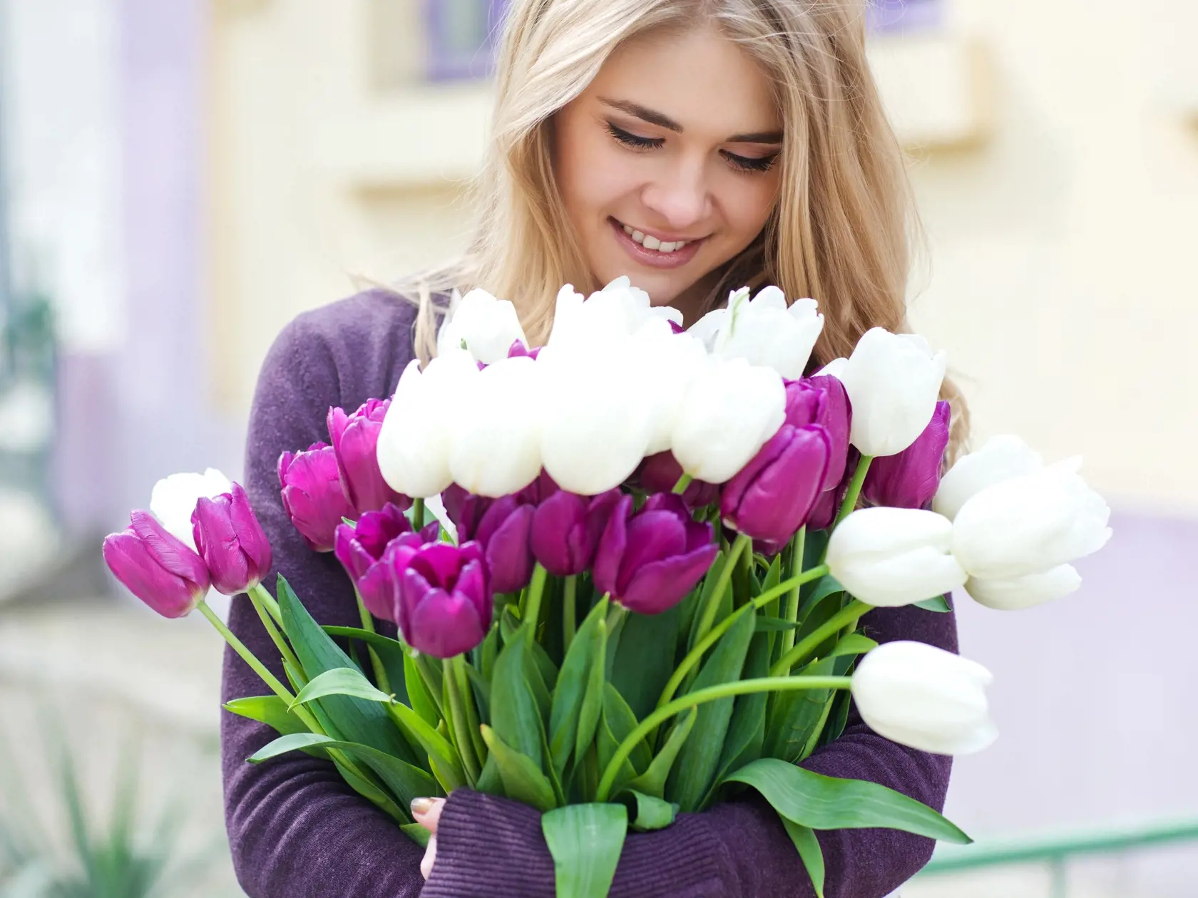 Woman,With,Flowers