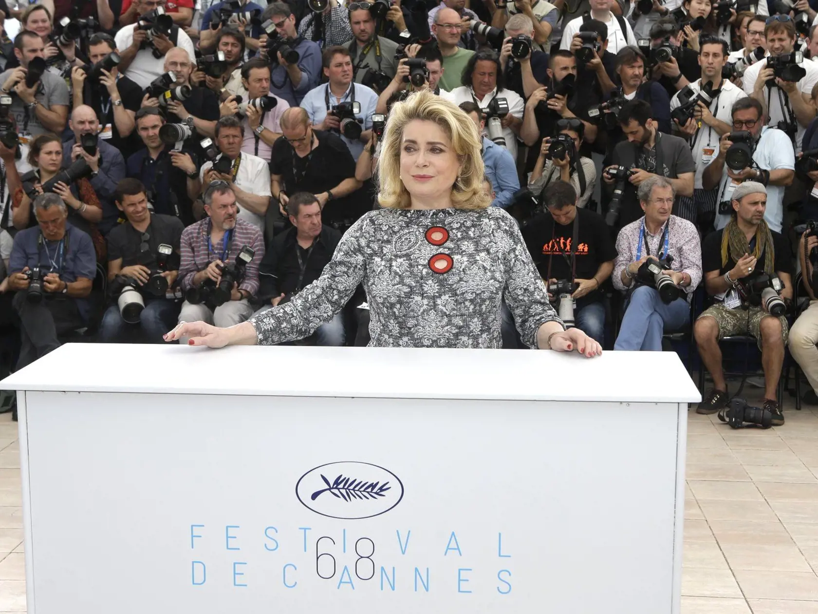Francúzska herečka Catherine Deneuveová pózuje