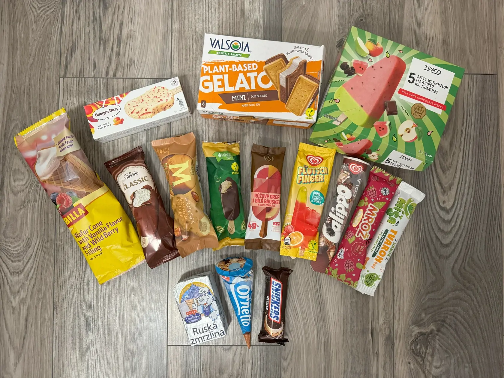 Na paličke, v oplátke, ovocný či smotanový? Každý z nás si vyberá najmä podľa chuti, no malo by nás zaujímať aj to, z čoho je nanuk vyrobený. Rozhodli sme sa preto otestovať až 15 rôznych nanukov z našich obchodov a priblížiť vám, čo obsahujú.