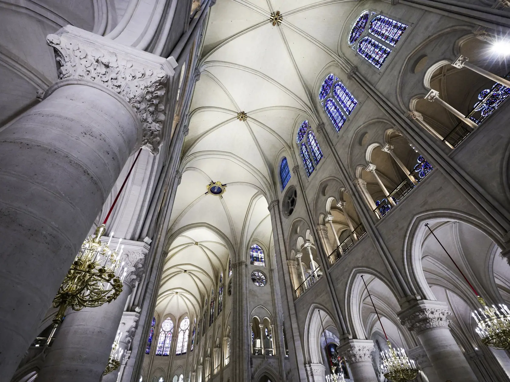 WA 52 Paríž - Na snímke interiér zrekonštruovanej parížskej katedrály Notre- Dame, ktorú navštívil francúzsky prezident Emmauel Macron v piatok 29. novembra 2024. Katedrálu pred piatimi rokmi významne poškodil požiar. Pamiatka zapísaná v svetovom dedičstve UNESCO bude slávnostne znovuotvorená v sobotu 7. decembra. FOTO TASR/AP

The nave of Notre-Dame de Paris cathedral is seen while French President Emmanuel Macron visits the restored interiors of the cathedral, Friday Nov. 29, 2024, in Paris. (Stephane de Sakutin, Pool via AP)