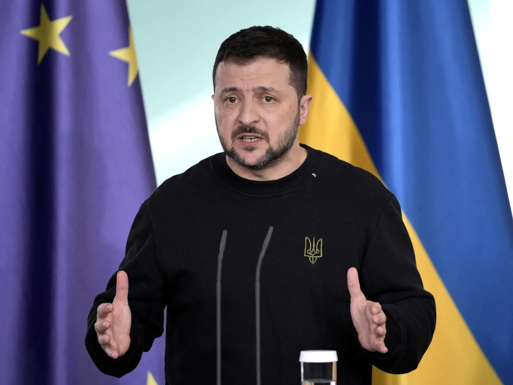 KK50 Berlín - Ukrajinský prezident Volodymyr Zelenskyj počas tlačovej konferencie s nemeckým kancelárom Olafom Scholzom 16. februára 2024 v Berlíne. Nemecký spolkový kancelár Olaf Scholz a ukrajinský prezident Volodymyr Zelenskyj v piatok podpísali bilaterálny bezpečnostný pakt. FOTO TASR/AP
Ukrainian President Volodymyr Zelenskyy attends a joint press conference with German Chancellor Olaf Scholz in the chancellory in Berlin, Friday, Feb.16, 2024. (AP Photo/Markus Schreiber)