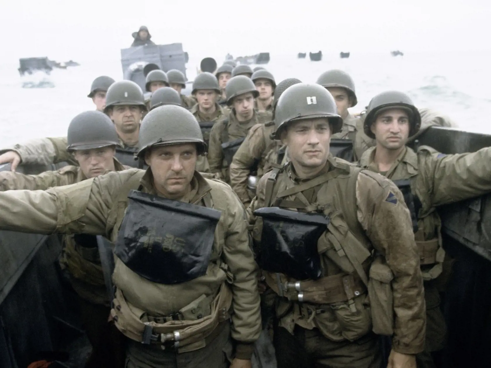 Tom Sizemore (vľav) po boku Toma Hanksa vo filme Záchraňte vojaka Ryana