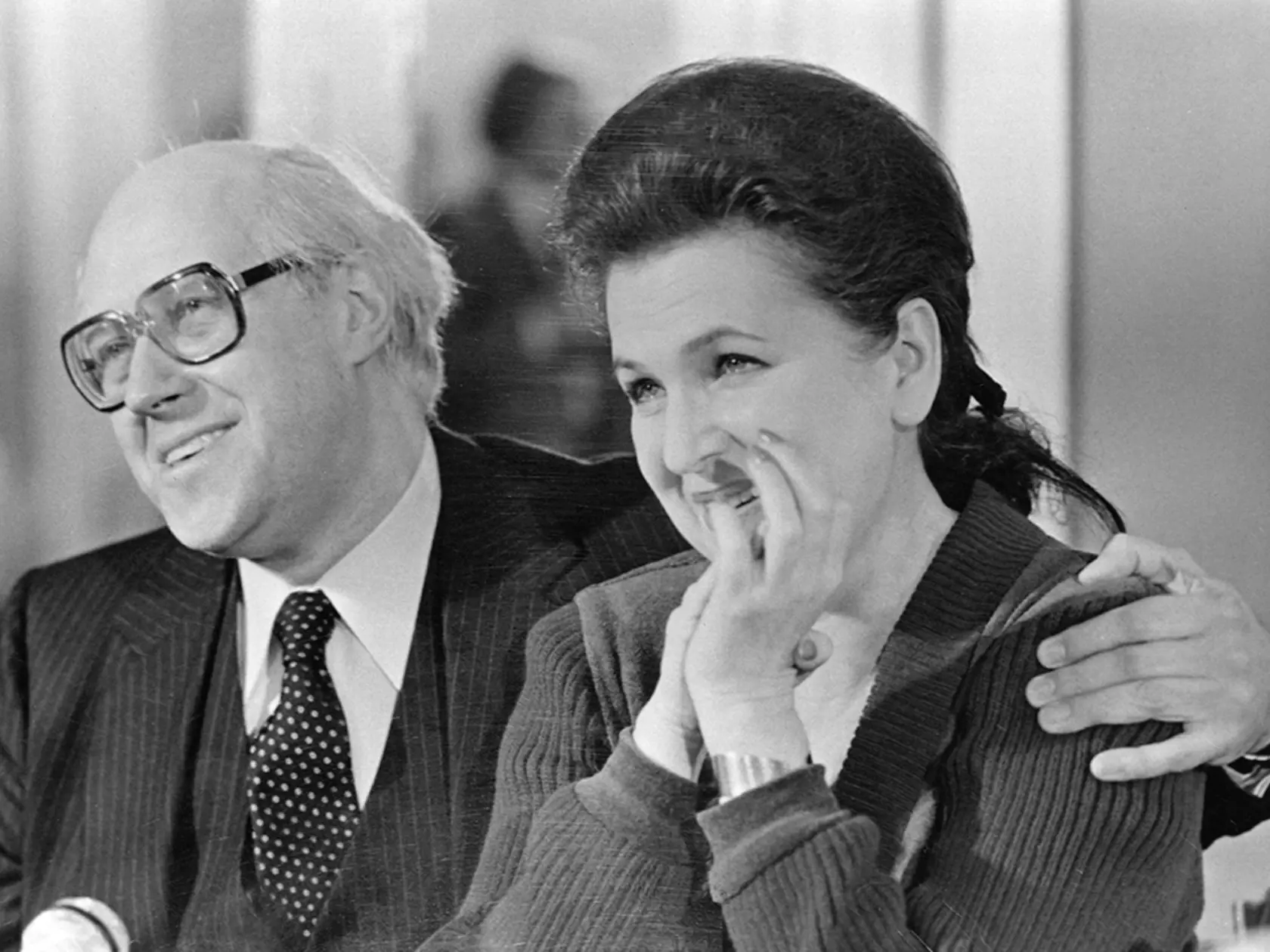 Sopranistka GALINA VIŠNEVSKAJA a jej manžel dirigent a violončelista MSTISLAV ROSTROPOVIČ vystupovali na počesť Andreja Sacharova.