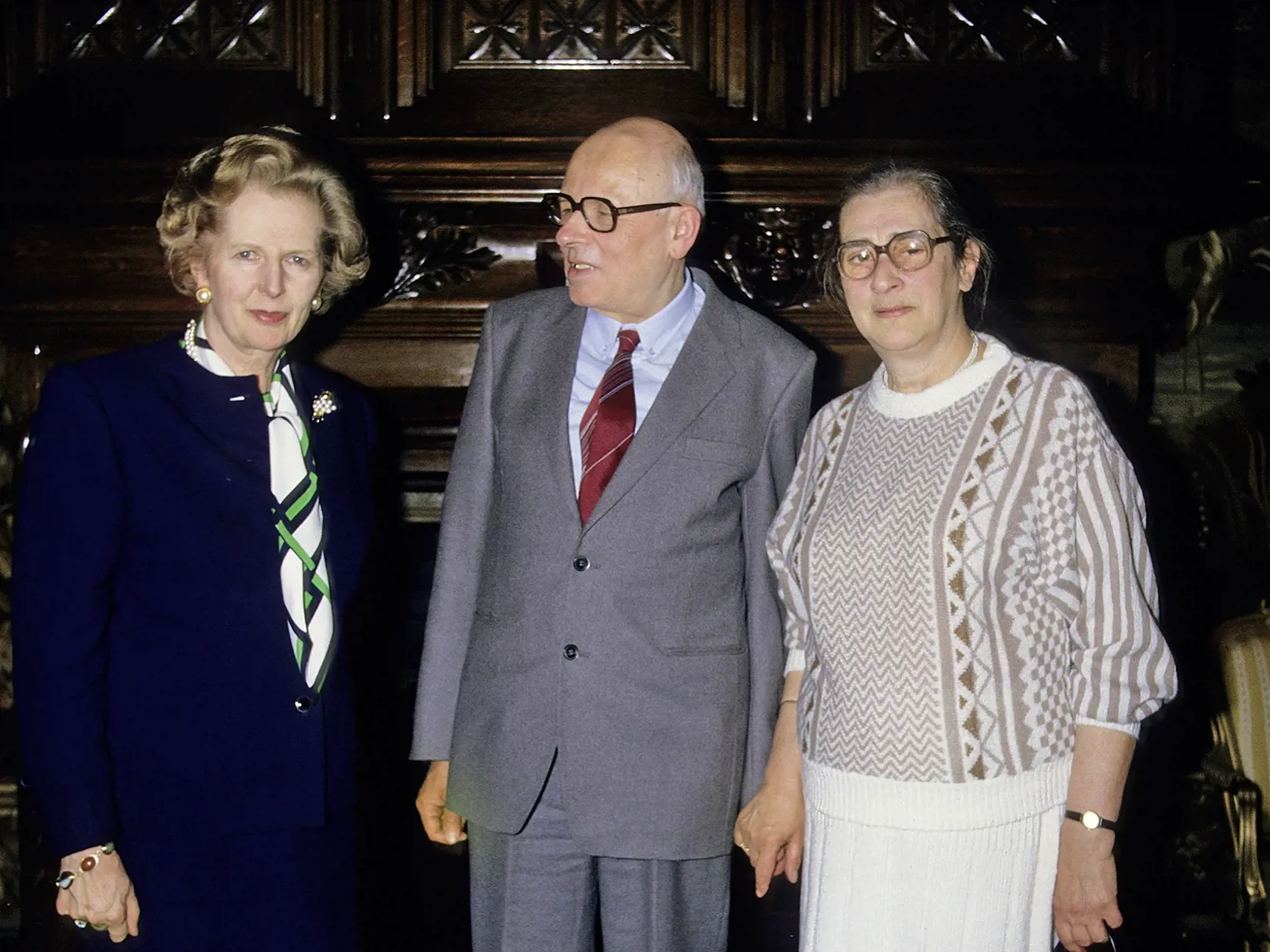 Sovietsky fyzik s manželkou Jelenou (vpravo) na stretnutí s britskou premiérkou MARGARET THATCHEROVOU.