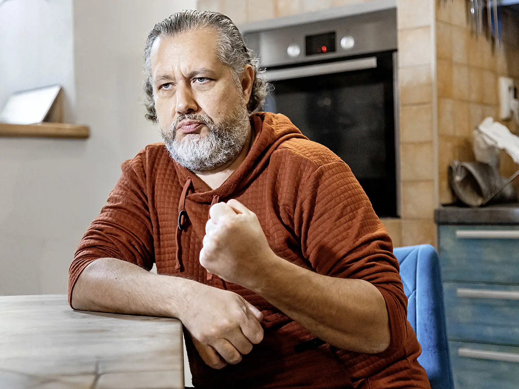 Oskar Rózsa, ktorý prerábal hymnu, sa stal terčom vlny kritiky. Sám prilial olej do ohňa, keď uviedol, že hymna „nebude pre hejterov, ,fejkerov‘ a zamindrákovaných ľudí“.