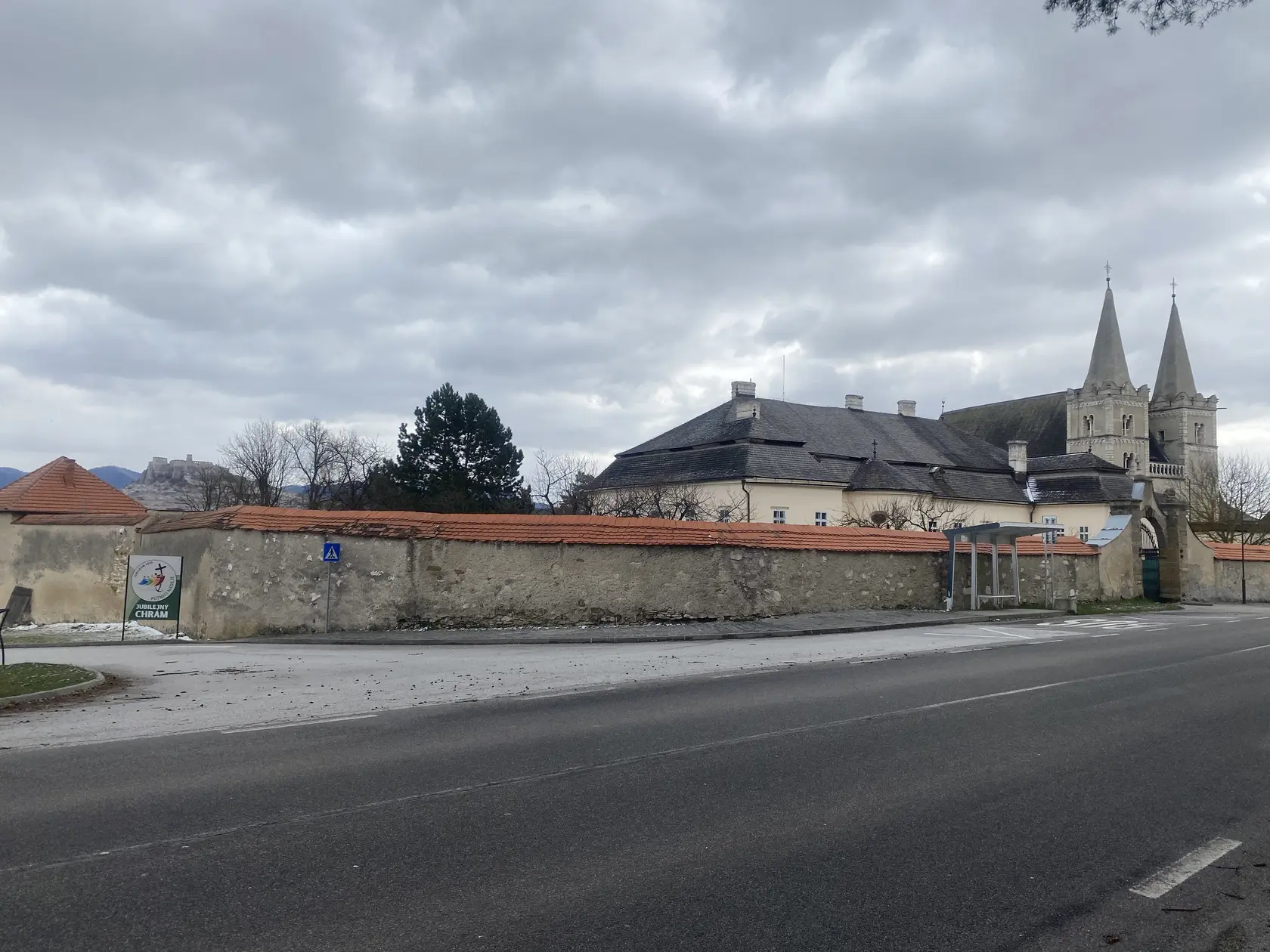 Súčasný hlavný vstup do cirkevného mestečka Spišská Kapitula. 