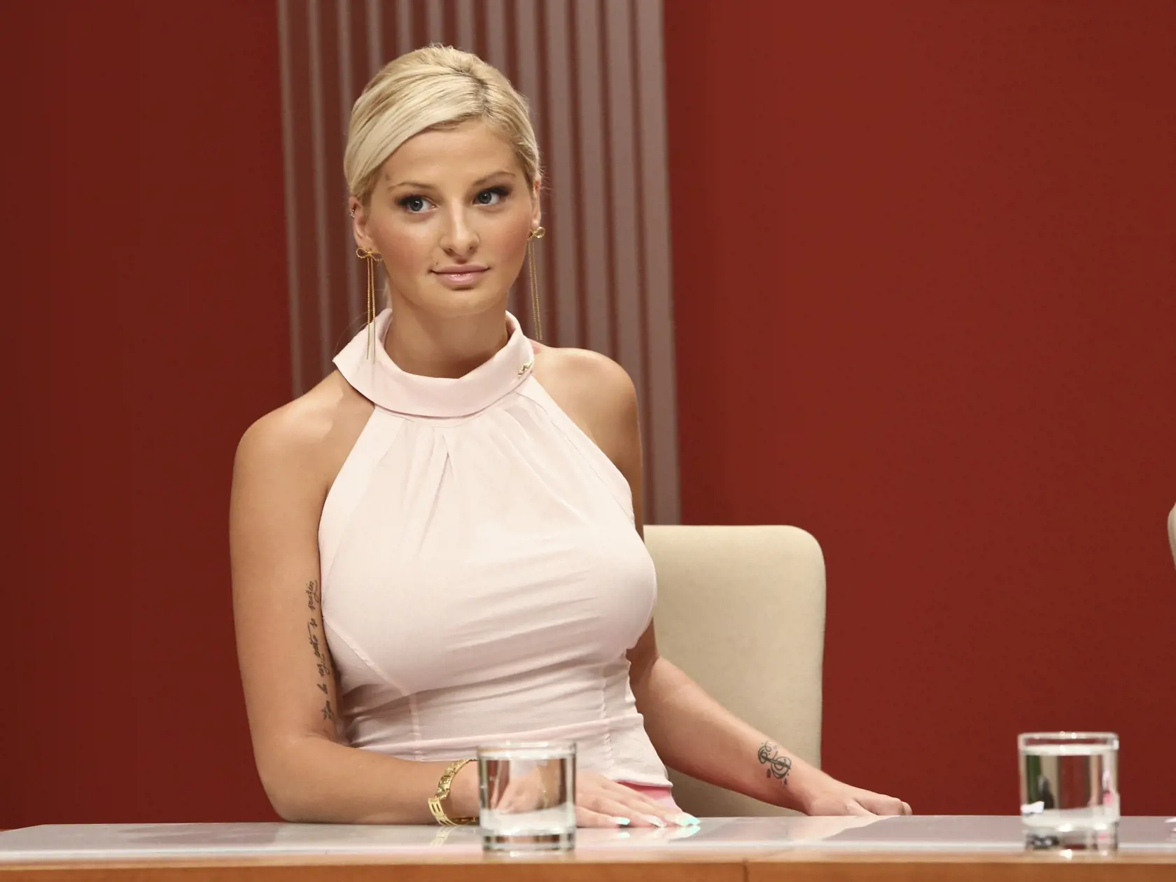 Zuzana Plačková pred rokmi. Tento obrovský dekolt je už minulosťou.
