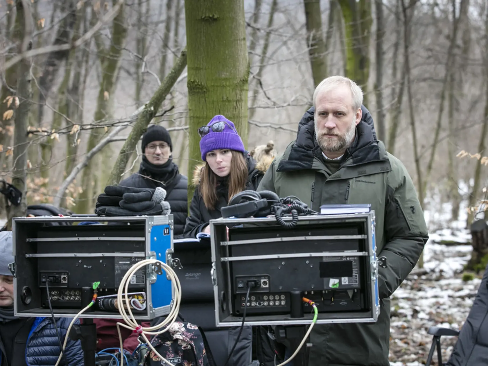 Zábery z filmu sa naozaj točili na pohorí Tribeč. Trhlina odštartovala ako celovečerný film v kinách 24. januára a na TV JOJ sa objavila neskôr ako trojdielny miniseriál.