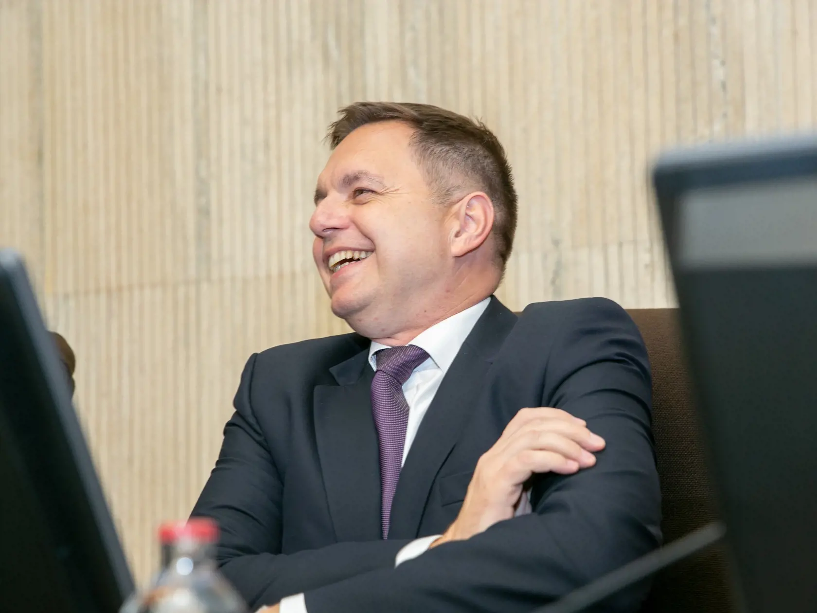 Peter Kažimír podal demisiu, na poste ministra financií skončil.