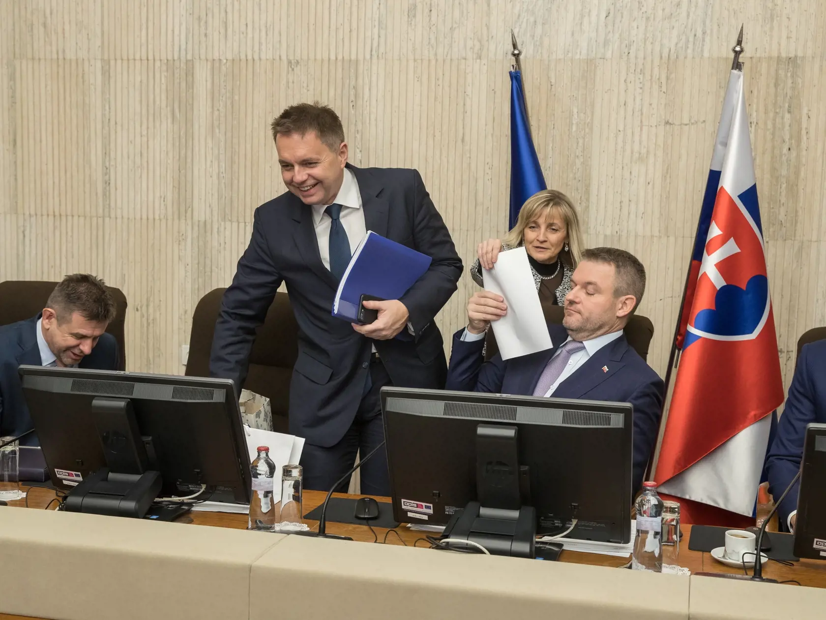 POLITIKA: PREDVIANOČNÉ ZASADNUTIE VLÁDY SR.