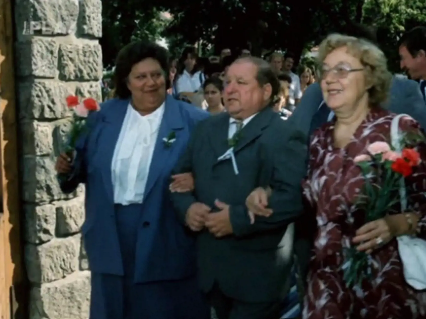 Režisérova mama sa takisto objavila vo filme Slnko, seno a pár faciek ako "pani doktorová".