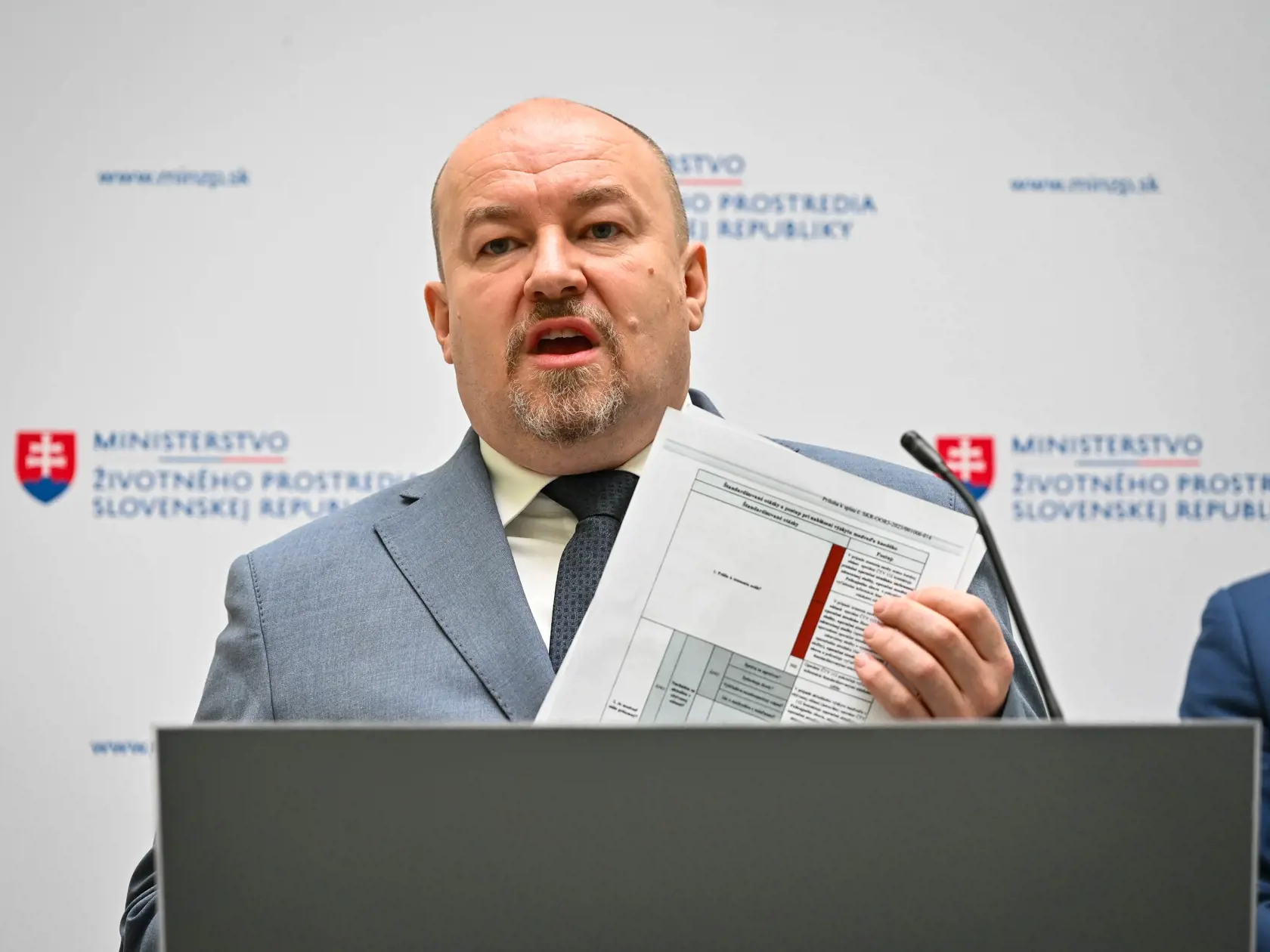 Na snímke predseda Výboru NR SR pre pôdohospodárstvo a životné prostredie Rudolf Huliak (SNS) počas tlačovej konferencie ministerstva životného prostredia na tému Krízový manažment medveďov v Bratislave v utorok 23. januára 2024. FOTO TASR - Pavol Zachar