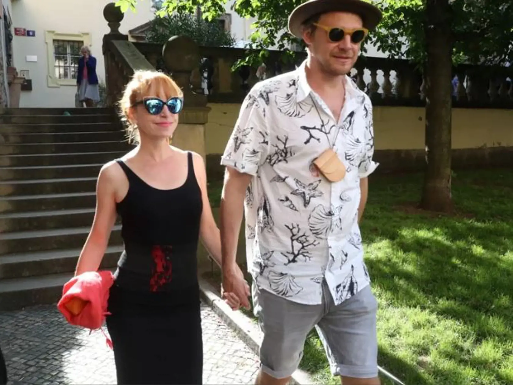Táňa Dyková s manželom Vojtom nezvolili práve najvhodnejší outfit na pohreb.