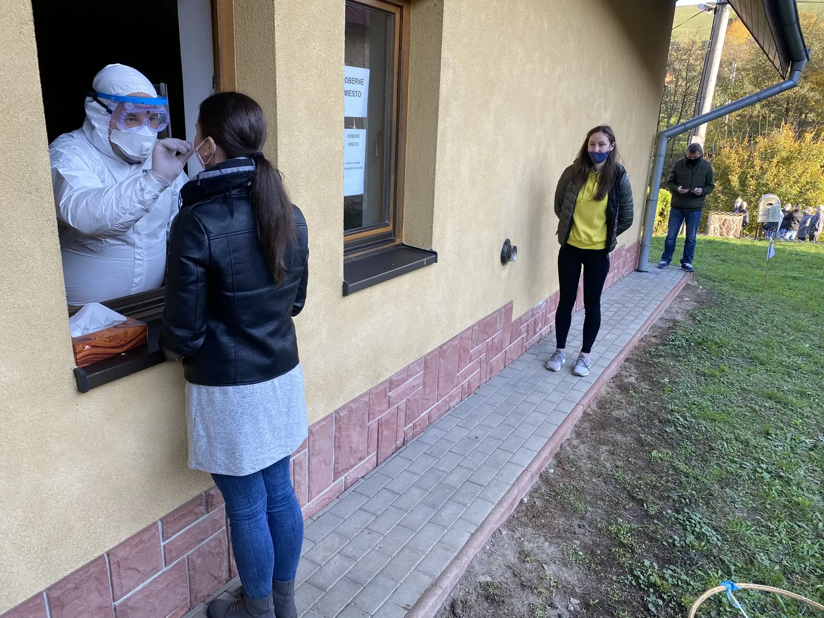 Testovanie v dome smútku ľudí z Petroviec neodradilo.