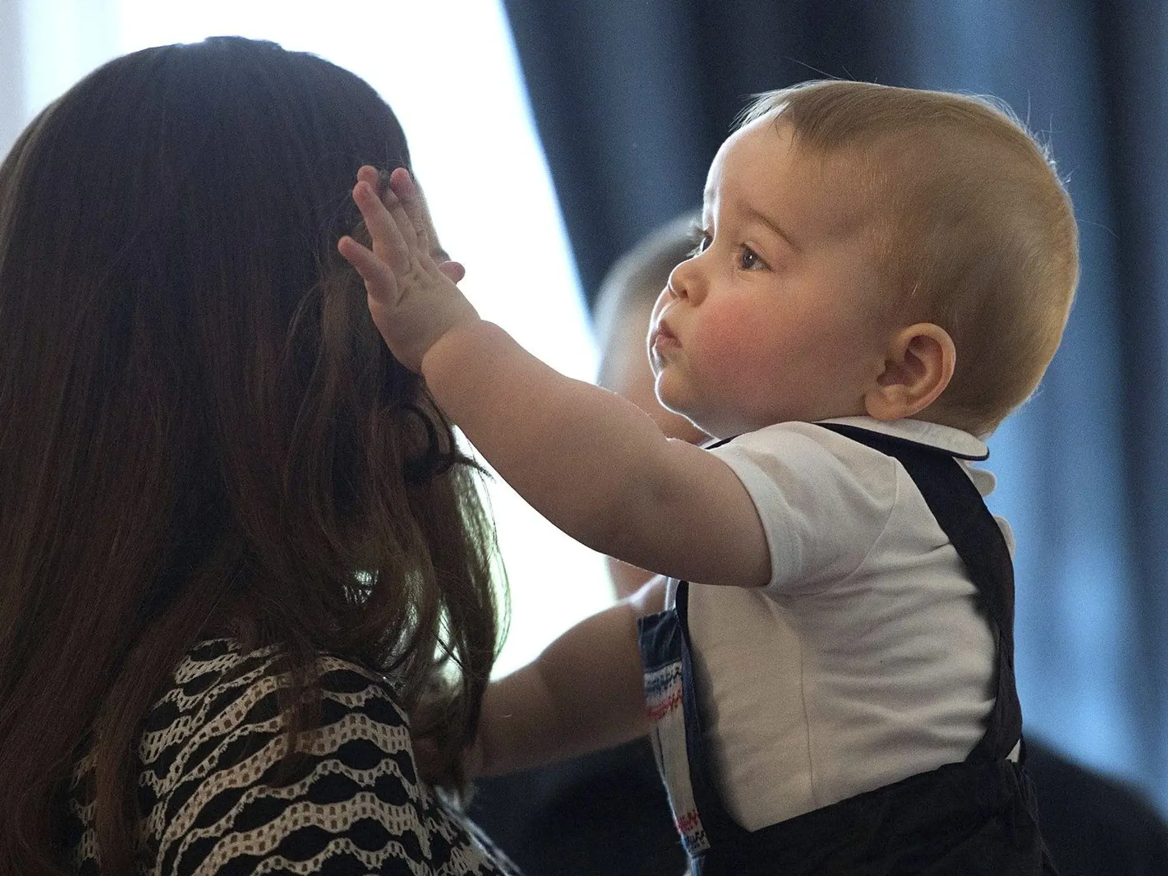 Mami, si strapatá! Malý George vyzerá, akoby Kate