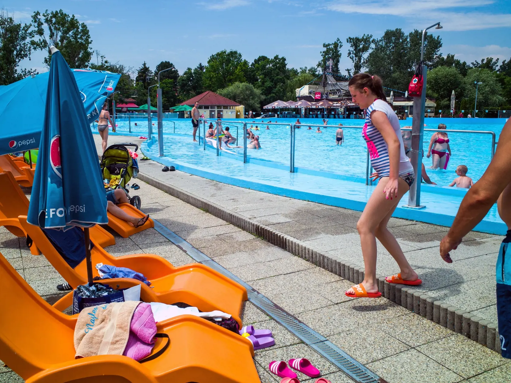 Štúrovo je najjužnejšie položeným mestom na Slovensku, ktoré má najvyšší počet slnečných dní v roku. Leží na ľavom brehu Dunaja na slovensko-maďarskej hranici, a na svoje si tam prídu milovníci športu, vody aj histórie. Patrí medzi vyhľadávané dovolenkové destinácie na Slovensku počas leta.