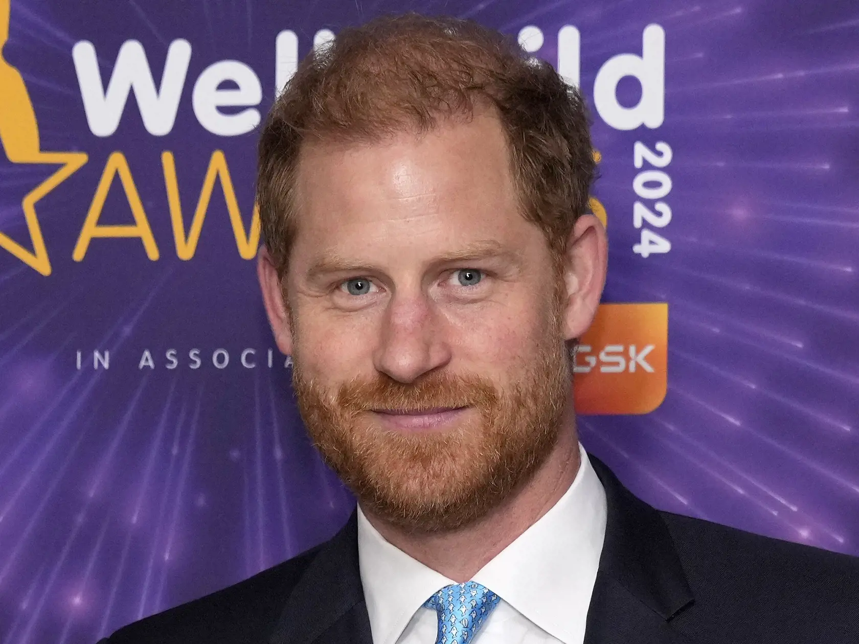 Samotný bývalý zástupca Combsa, Rob Shuter, povedal: "Diddy bol posadnutý princom Harrym a princom Williamom." Hudobný producent sa pokúsil „viac ako 10-krát“ presvedčiť princov, aby sa zúčastnili odviazanej zábavy. Hoci sa princovia Harry a William mali počas roku 2000 zúčastniť množstva „divokých večierkov“, žiaden by sa pravdepodobne nevyrovnal noci organizovanej hudobníkom.