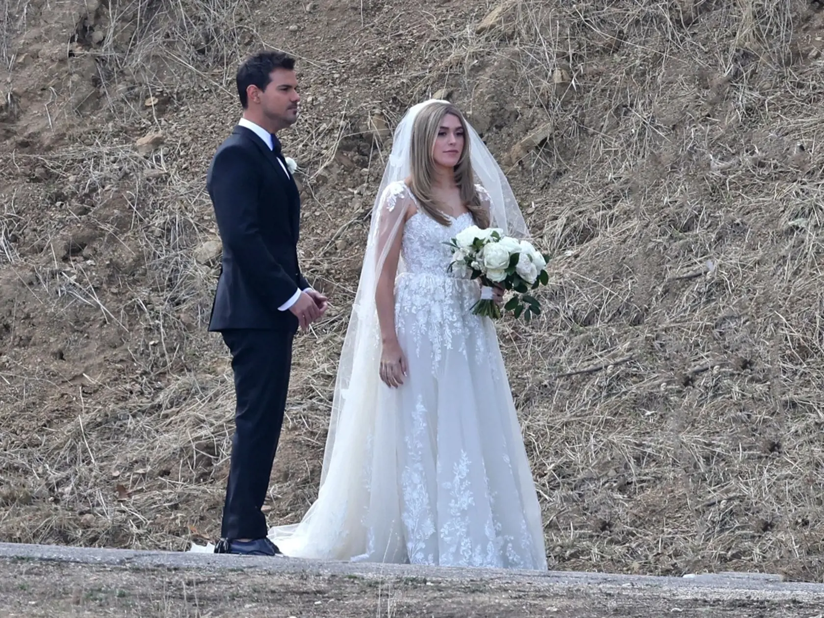 Séria Twilight pritiahla k obrazovkám milióny fanúšičiek. Dôvodom však nebol len nebezpečný upír Robert Pattinson, ale aj vlkolak Taylor Lautner, ktorý sa rovnako usiloval o srdce krásnej Belly (Kristen Stewart).