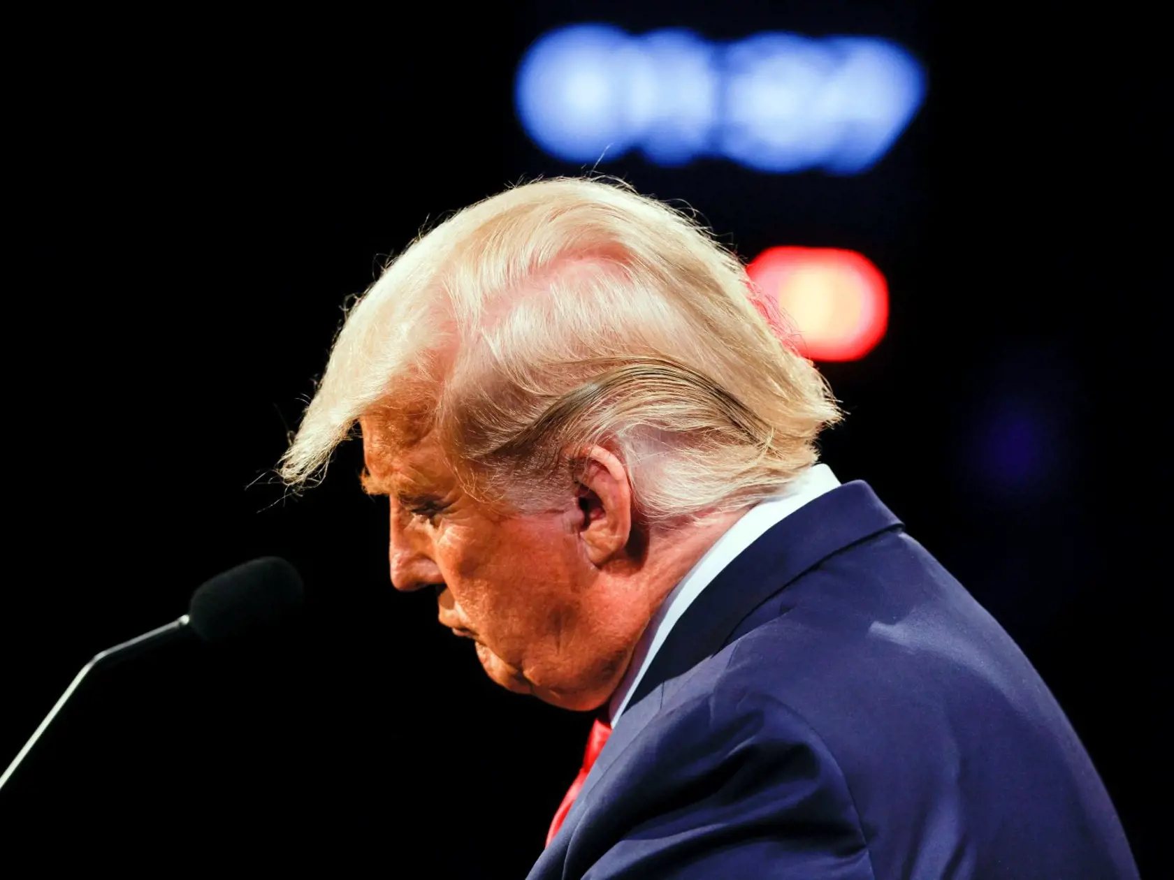 Donald Trump bojuje o miesto prezidenta. Pozrite si zábery z volebnej noci v USA.