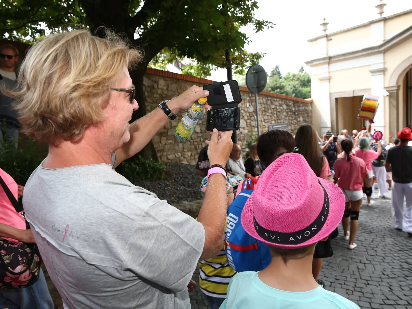 Avon Pochod 2018 proti rakovine prsníka, ktorý sa konal na bratislavskom hrade. Na snímke Maroš Kramár.