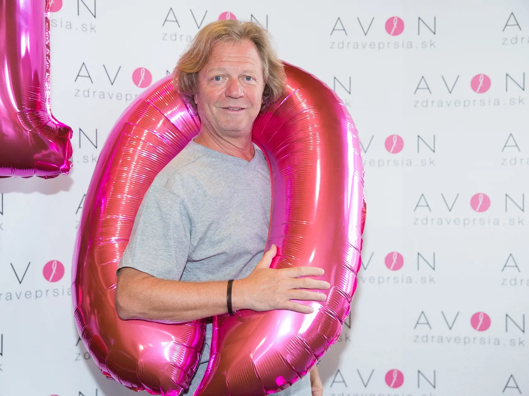 Tlačovka spoločnosti AVON k pripravovanému AVON pochodu na podporu liečby rakoviny prsníka usporiadaná v Bratislave. Na snímke Maroš Kramár.