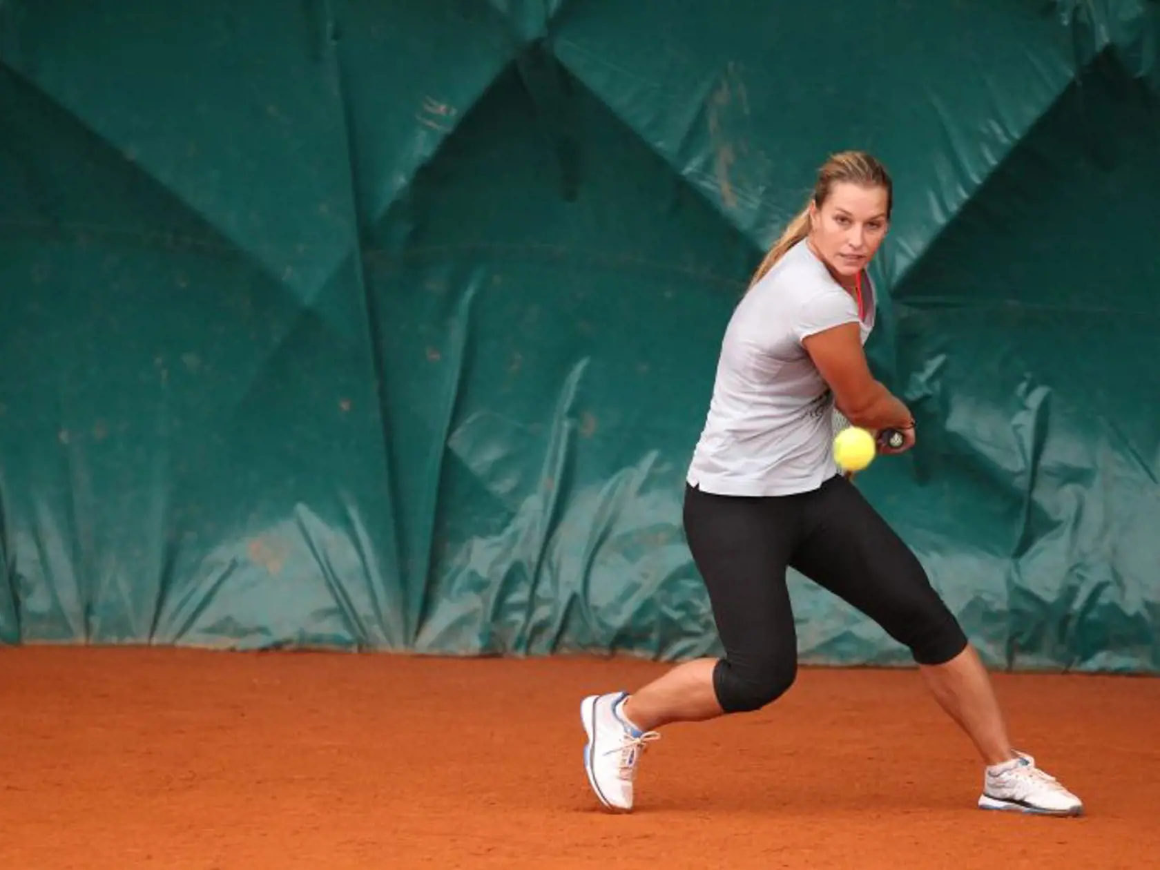 NA TRÉNINGU: Dominika Cibulková zaberá naplno.