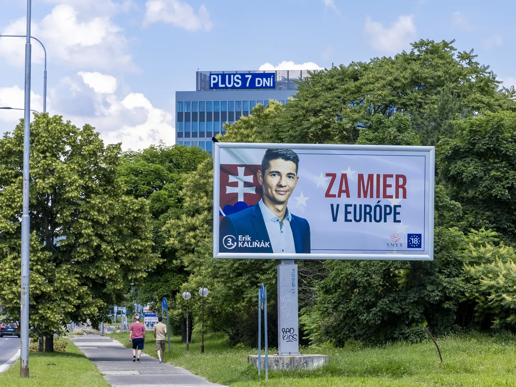 Na snímke bilbordy slovenských strán kandidujúcich do Europarlamentu 2024. 