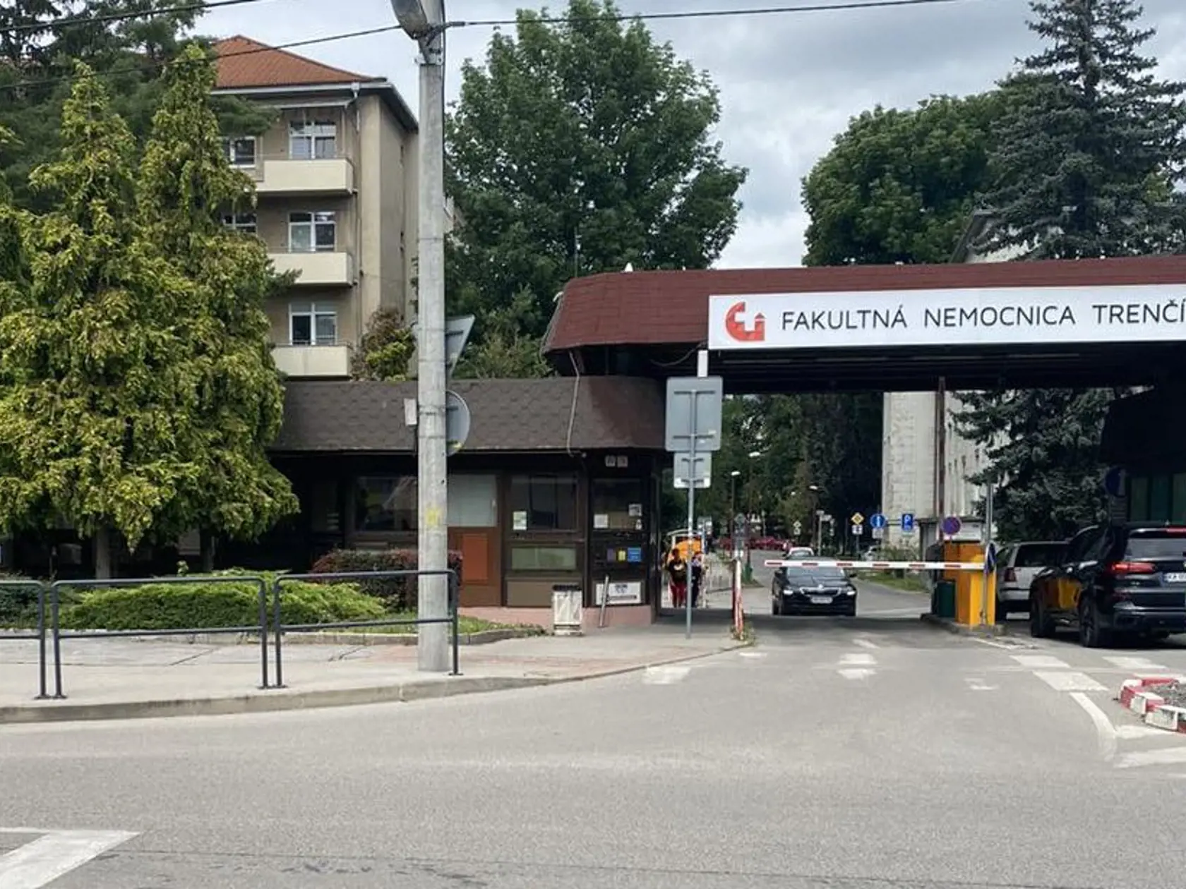 V poslednom období sa objavovali obavy pacientov aj verejnosti o svoje zdravie v súvislosti s nezávadnosťou pitnej vodovodnej vody v trenčianskej nemocnici.