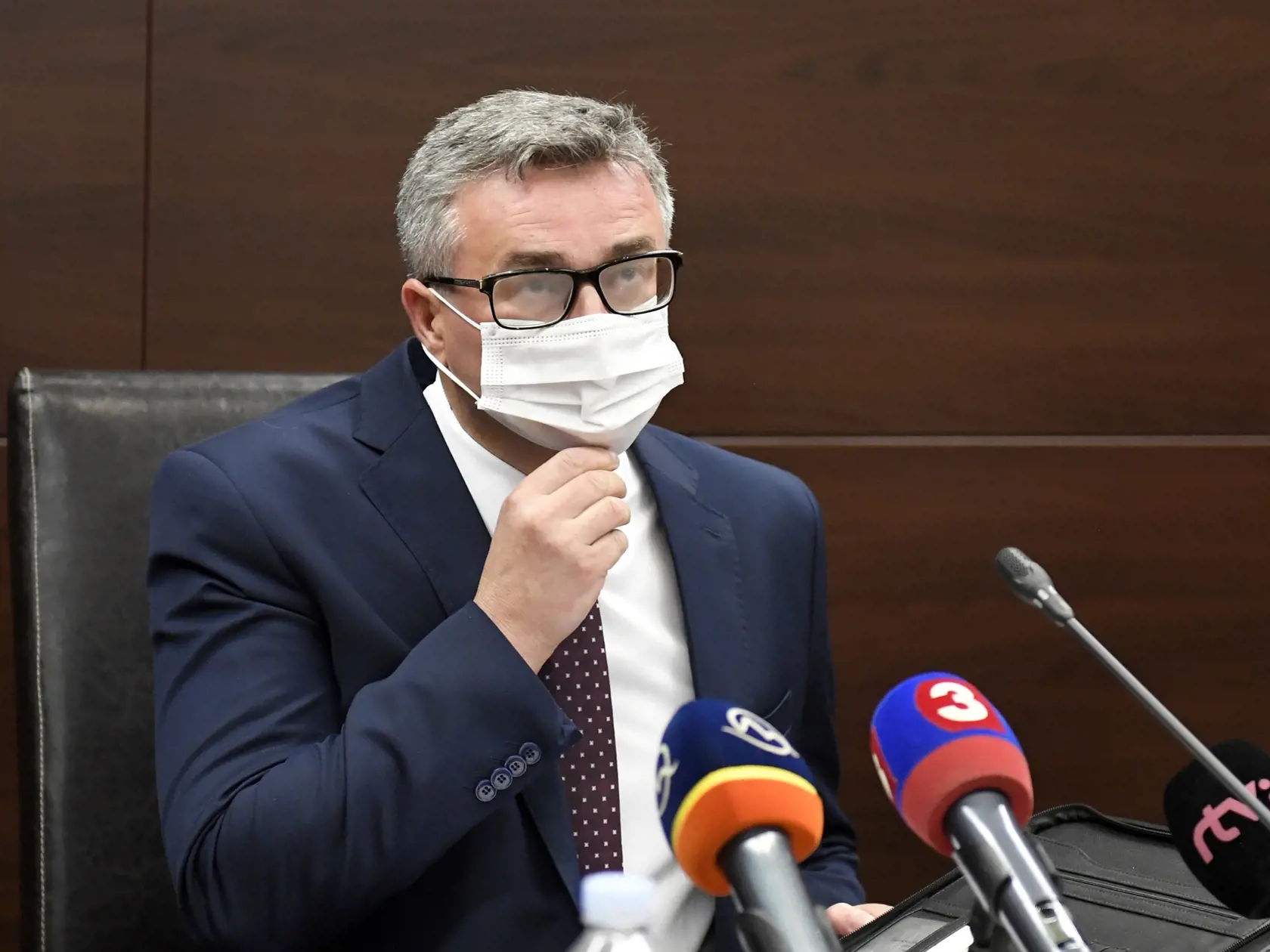 Ústavný súd (ÚS) SR vyslovil súhlas so vzatím do väzby Daniela Béreša, sudcu Okresného súdu Žilina s dočasne pozastaveným výkonom funkcie. Po neverejnom zasadnutí pléna ÚS o tom na brífingu informoval predseda ÚS Ivan Fiačan (na snímke).