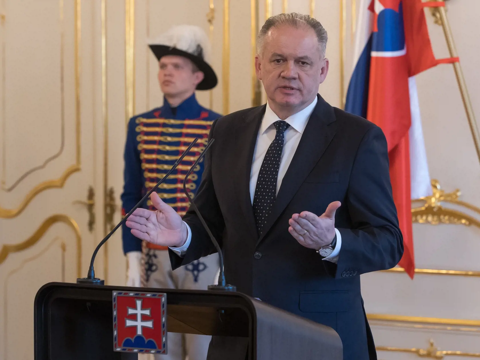 Prezident vetoval zákon, ktorý má obmedzovať spievanie hymny iného štátu