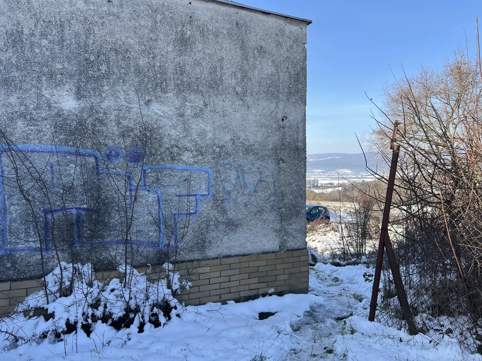 Budova, odkiaľ chlapci spadli.