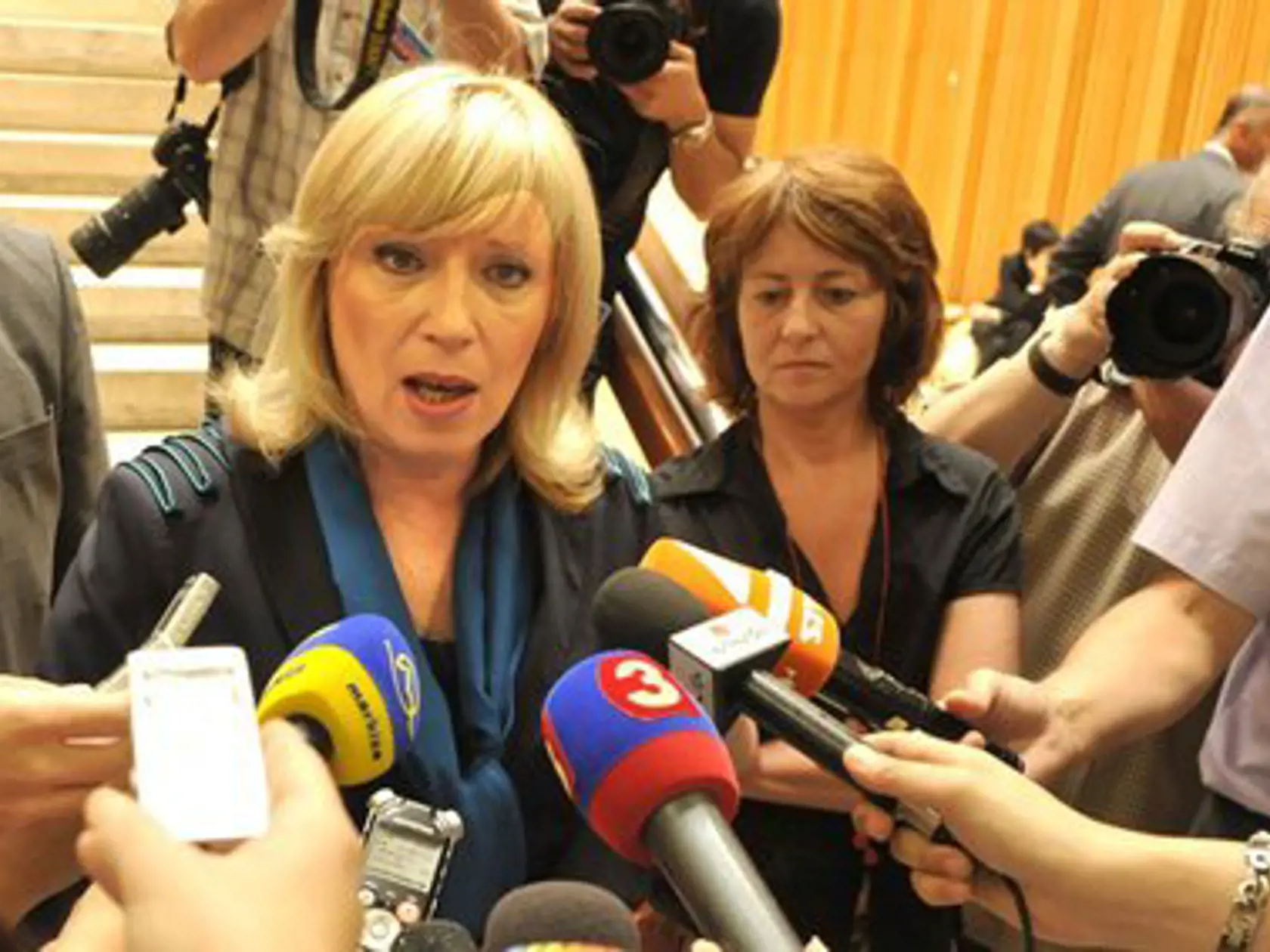 V súkromí sa venuje napríklad dobrovoľníctvu. „Mám tú česť byť tútorkou nadácie detského kardiocentra, s kolegom manažujeme dobrovoľnícky už deviaty rok projekt tzv. technických škôlok. Robila som ako dobrovoľníčka v nemocnici počas covidu a snažila sa pomáhať pri prvej nárazovej vlne utečencov z Ukrajiny," vymenúva súkromné aktivity.