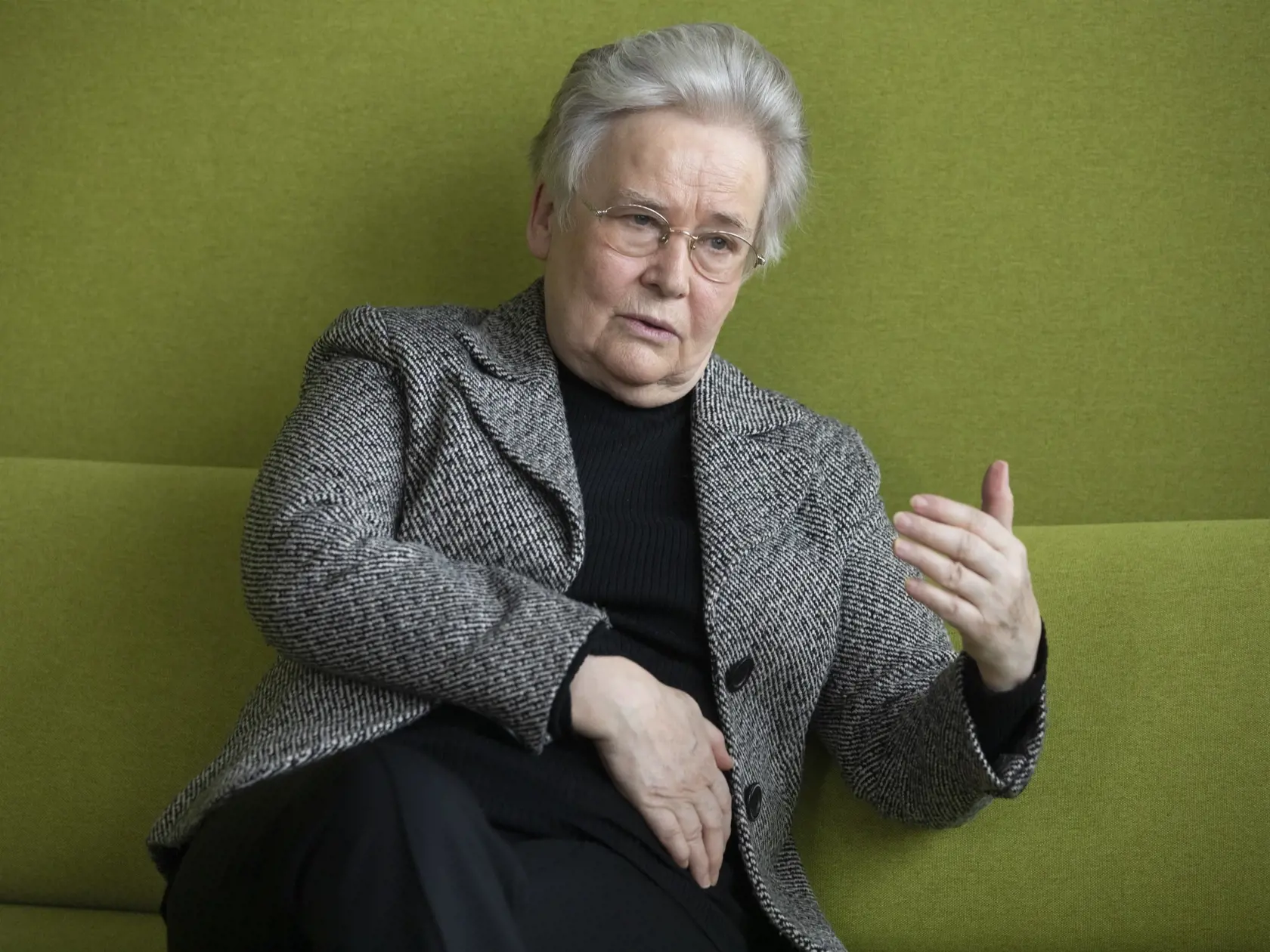 Brigita Schmögnerová (75): Exministerka financii vedie od roku 2005 občianske združenie Progresívne fórum. „S ním sme zorganizovali už viac ako 150 diskusií a konferencií, tiež približne osem medzinárodných konferencií pre študentov a vydali sme štyri publikácie," opisuje svoju prácu na „dôchodku" Schmögnerová.