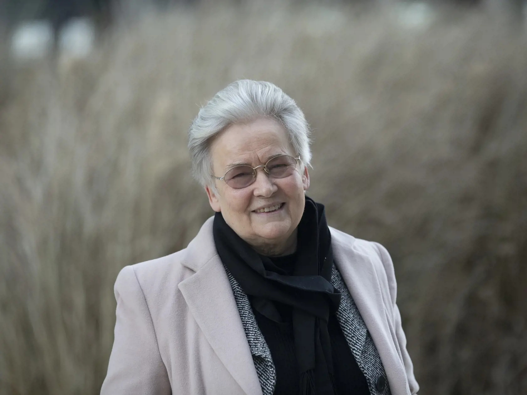 „Odkedy som sa vrátila z Londýna do Bratislavy, vydala som tri knihy a pracujem na štvrtej, na tému Ako regulácia zachraňuje kapitalizmus," ozrejmila Schmögnerová, ktorá v minulosti napísala dokonca aj zbierku básní. Okrem toho expolitička spolu s kolegami pripravuje konferenciu k 120. výročiu narodenia Imricha Karvaša, ktorý bol prvým guvernérom Slovenskej národnej banky.