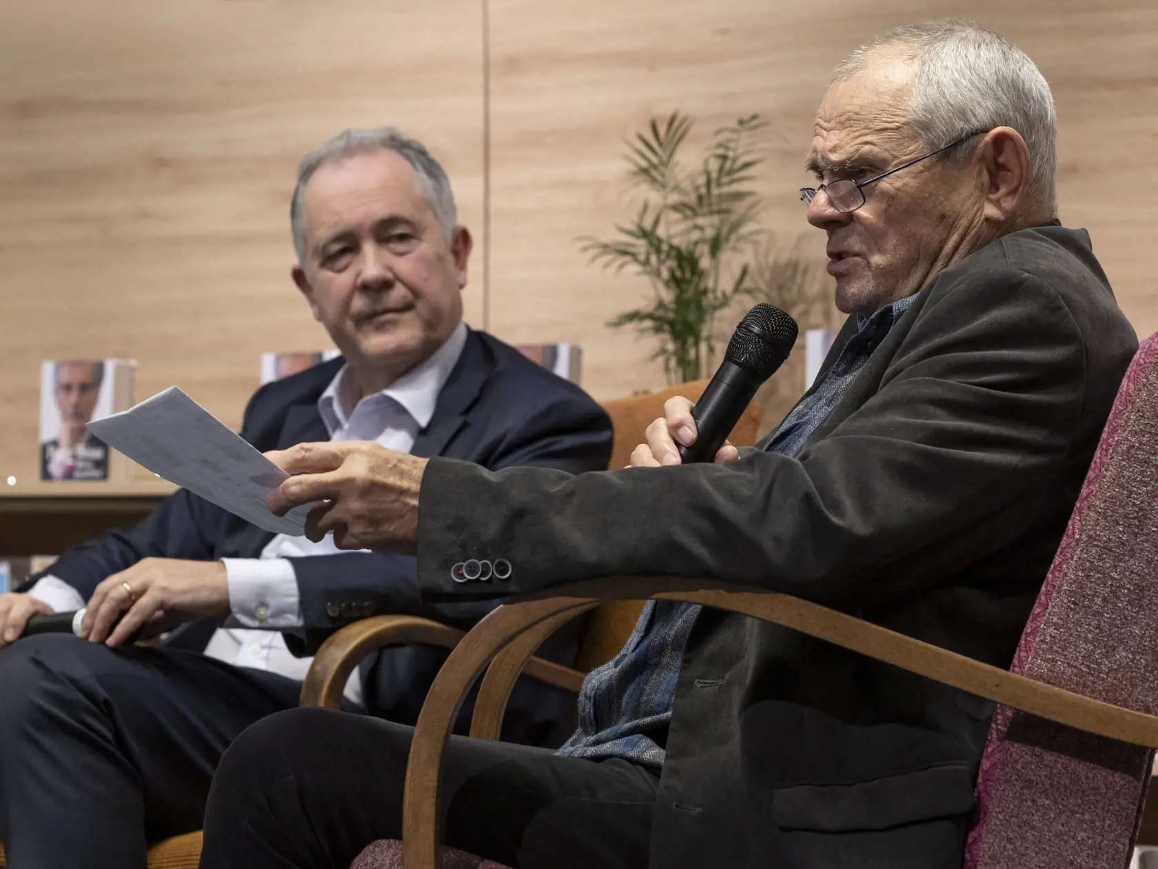 Milan Kňažko (77): Známy herec a niekdajší minister kultúry a zahraničných vecí sa už roky naplno venuje najmä divadlu. „Je pravda, že odkedy umrel Milan Lasica, vystupoval som viac v Prahe, no aktuálne hrám s Vladom Černým aj v krásnej hre Halpern a Johnson v divadle Astorka," hovorí.