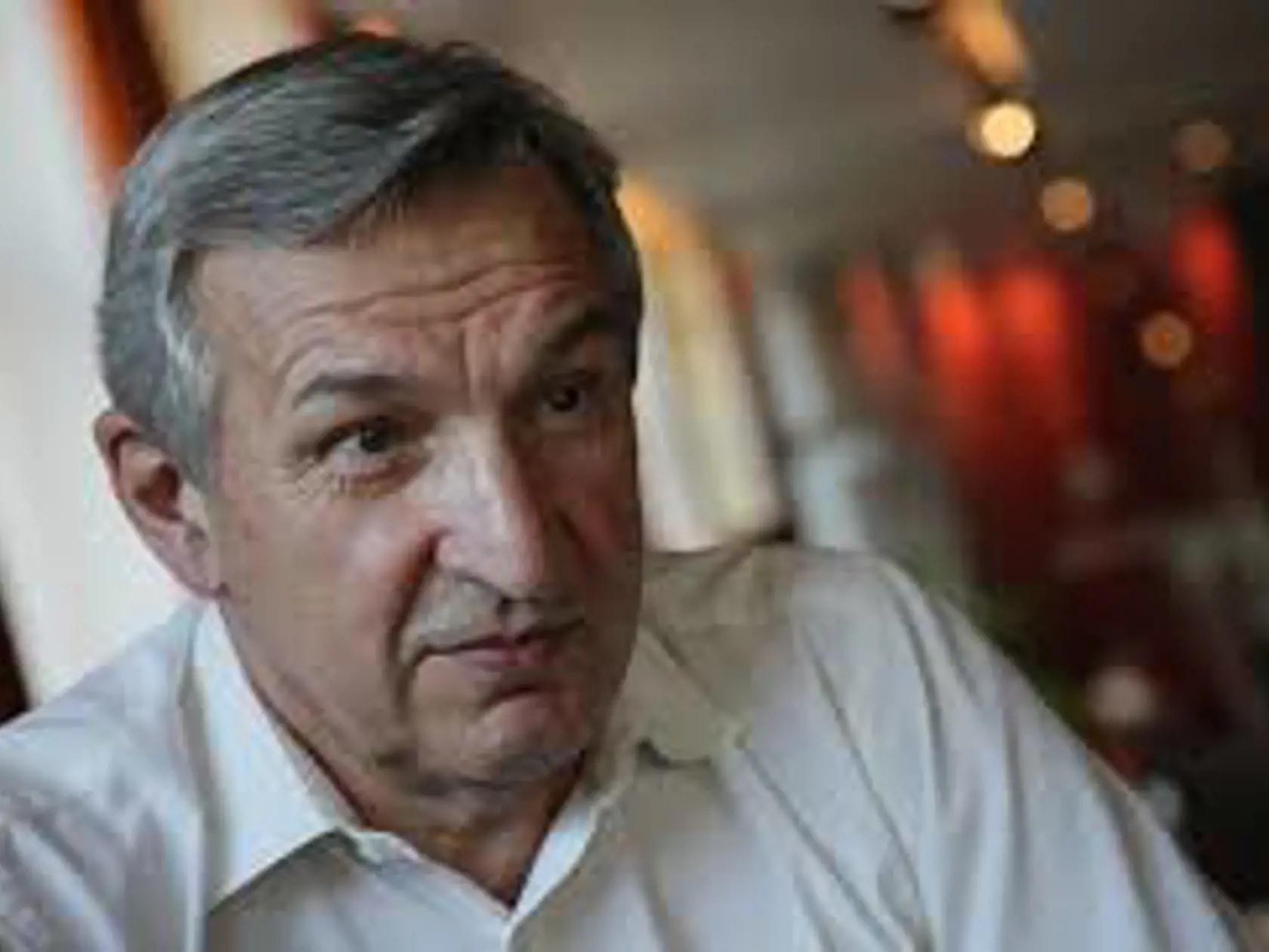 Jozef Moravčík (77): Niekdajší predseda vlády priznáva, že o politiku sa naďalej zaujíma aj na dôchodku. „Tomu sa nedá uniknúť," poznamenal. Ako však dodal, do aktívnej politiky by sa už nevrátil. „Tú musí robiť mladšia generácia," zhodnotil. Na dôchodku sa podľa vlastných slov venuje najmä rodine a v súčasnosti nemá žiadne osobitné koníčky. „Tým som sa venoval, keď som bol mladší. Dnes veľmi rád čítam," prezradil.