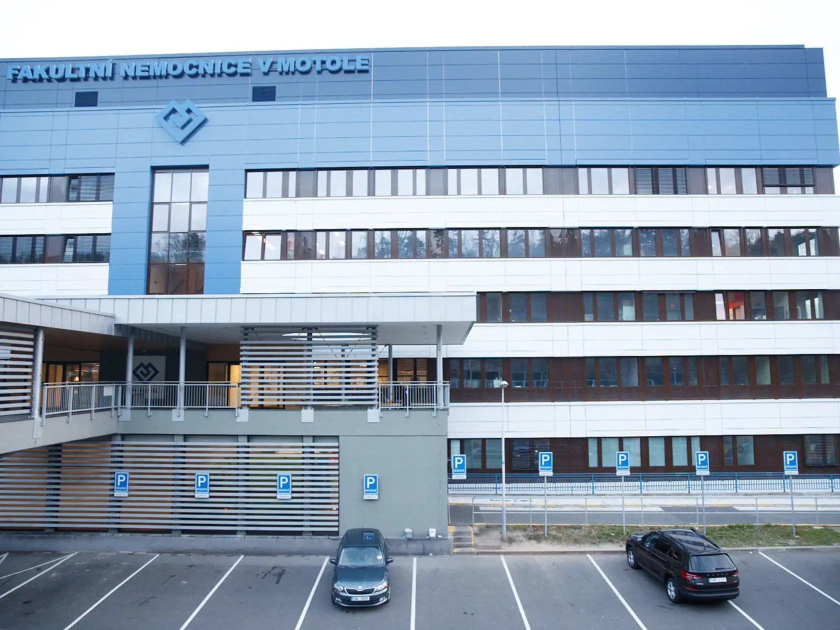 Fakultná nemocnica v pražskom Motole, kde momentálne leží aj Fedor Flašík.