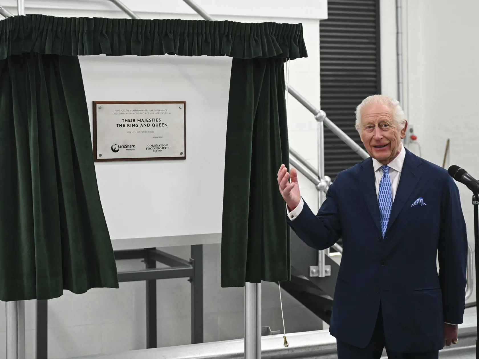 Kráľ Karol po vlámaní do Windosru rýchlo navrhol veľké zmeny v ich životoch a poprosil Williama a Kate, aby sa presťahovali k nemu do Clarence House.